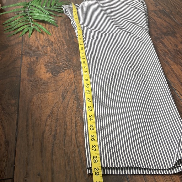 Woman’s seersucker straight leg pants - Picture 6 of 8